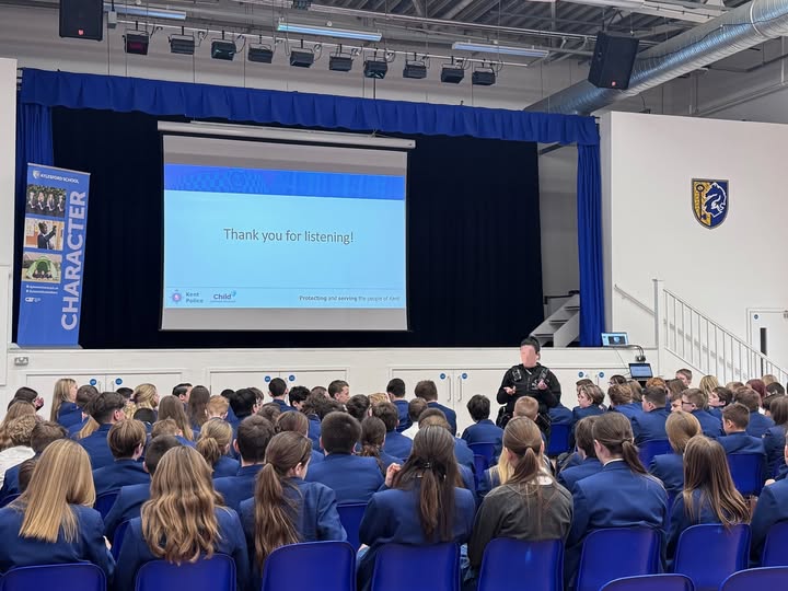 PC Mundy visits Aylesford School