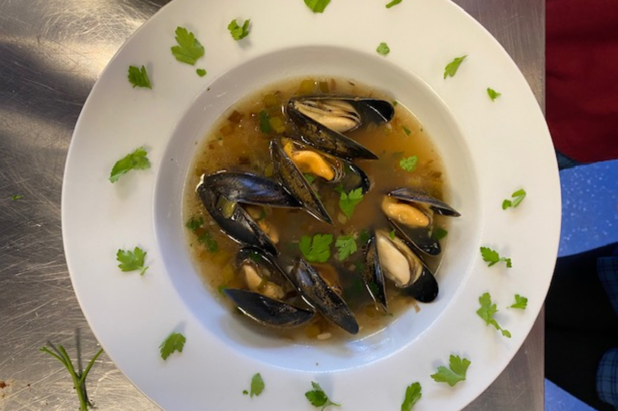 Food Tech Receive Free Mussels